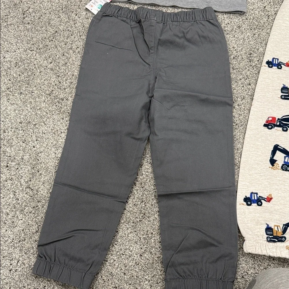 2 Set of pants and shorts